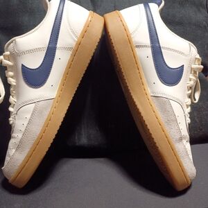 Nike White and Navy Sneakers with Gum Sole